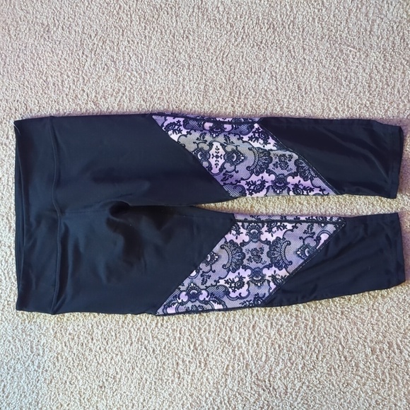 Fabletics Athletic Workout Black Lace & Mesh Cropped Pants Size Medium - Picture 1 of 9